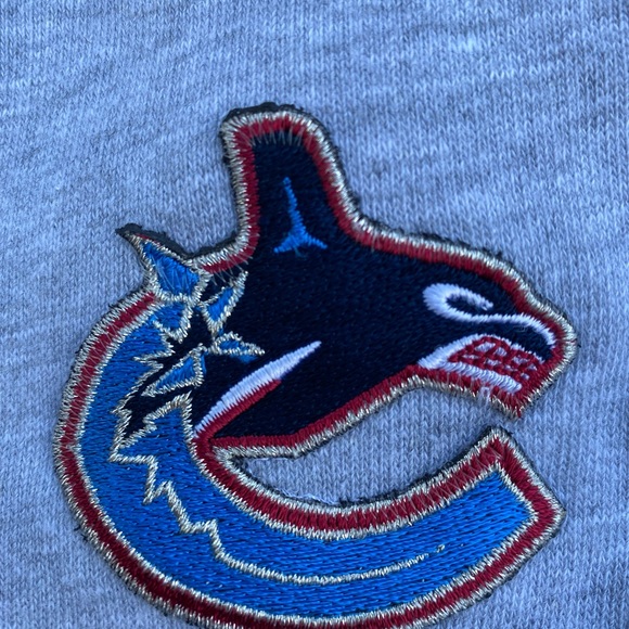 Vancouver Canucks Sweatshirt - Picture 3 of 7
